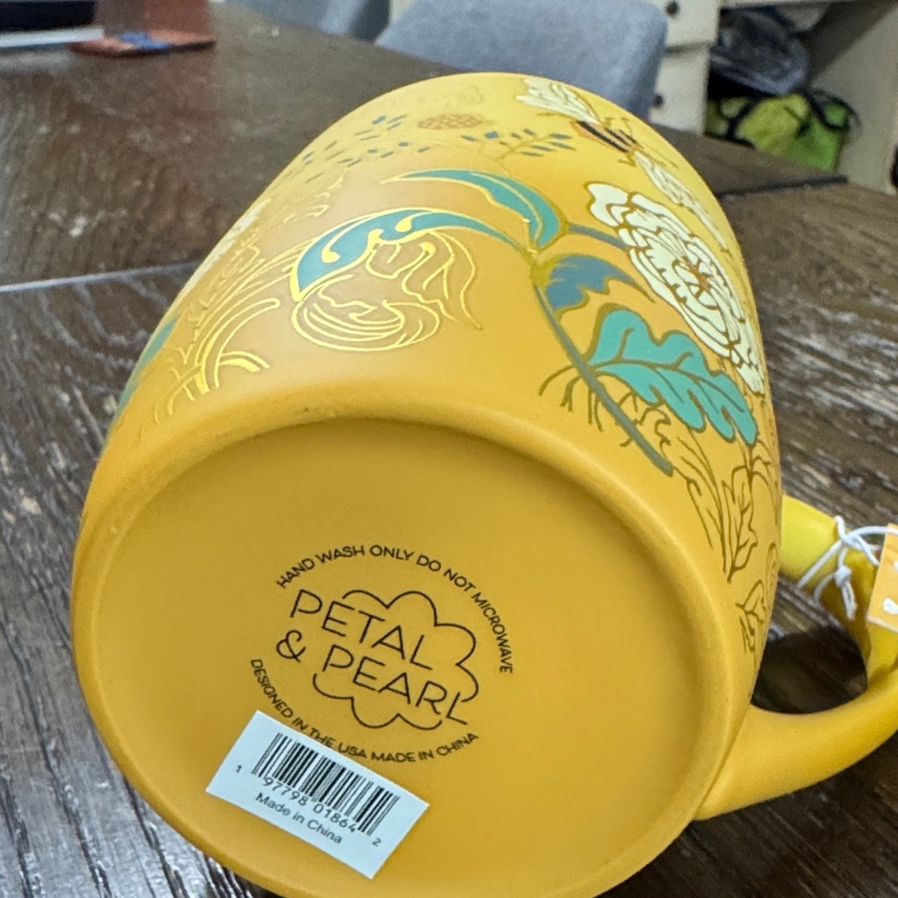 Petal and Pearl Yellow Honeybee Mug (matches Dwell Studios Season of Fancy Mugs) - Picture 4 of 5